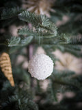 Bloomingville - Julekule Snøball - Hvit m/ glitter